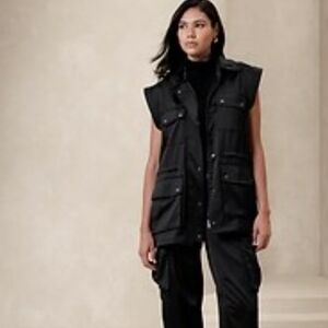 Banana Republic cargo vest women's M black satin pockets avant guard new $120